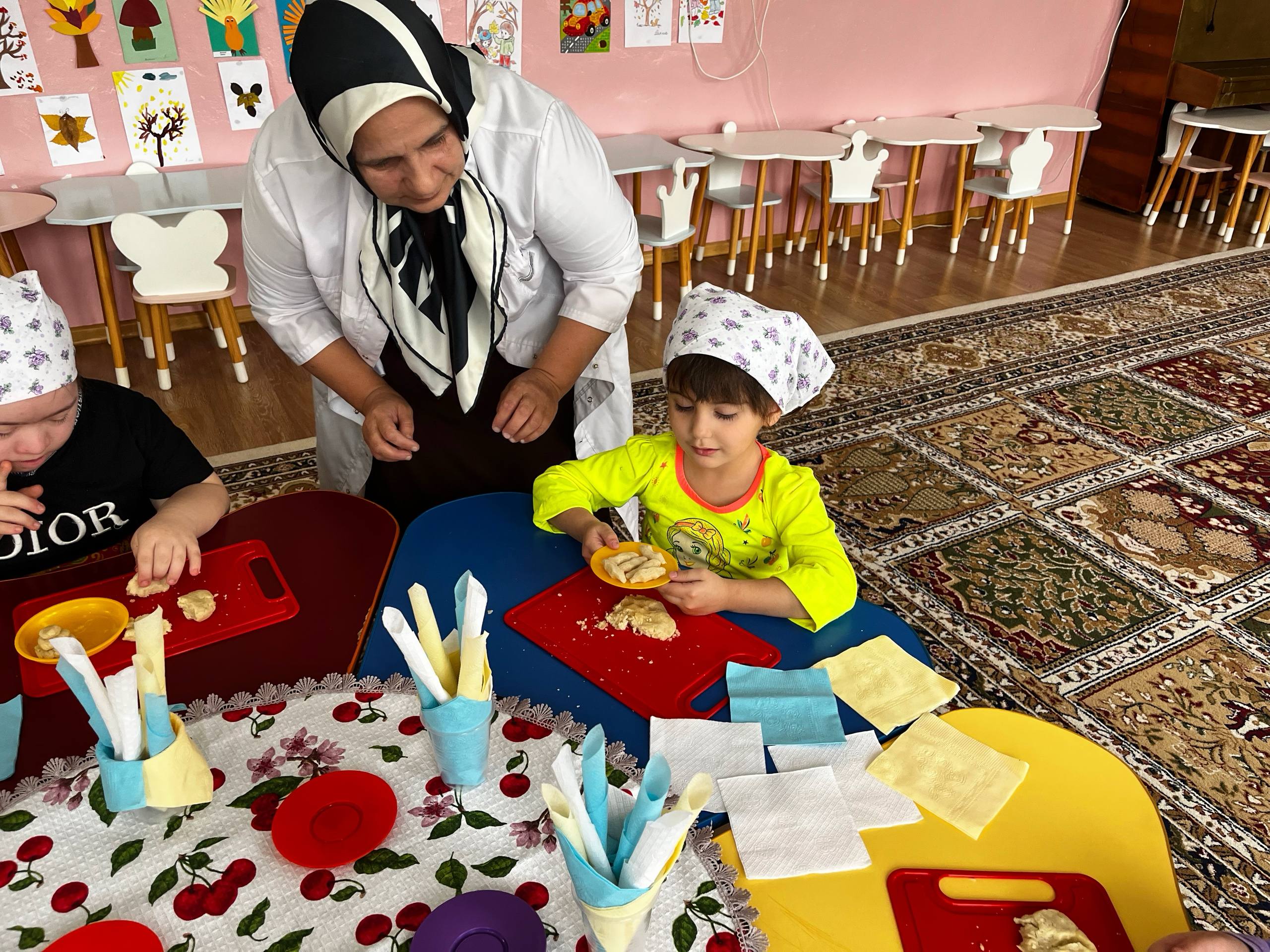 Групповое занятие по лепке из соленого теста «Угощение для Мишки»