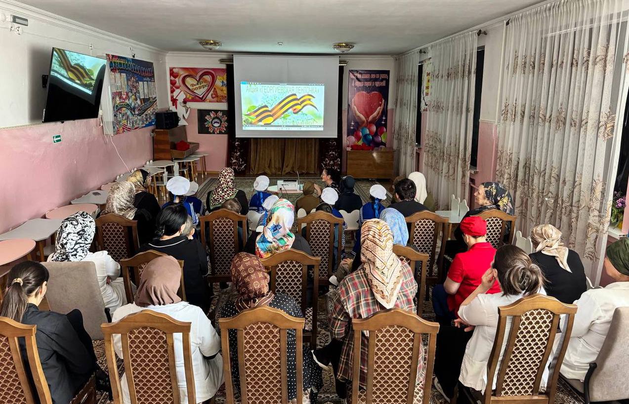 Час памяти «Георгиевская лента – лента героев» прошел для детей с ОВЗ в реабилитационном центре Казбековского района .